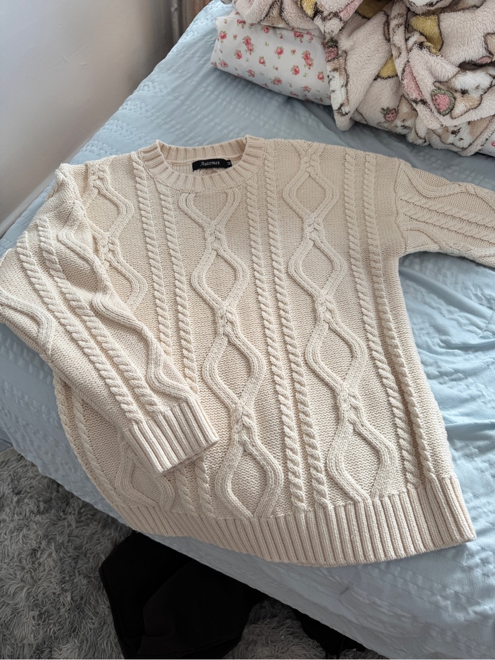 Classic Cable Knit Crewneck Sweater - Cream